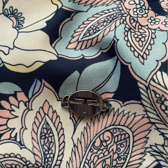 Tahari Sport Print Bike Shorts Small Navy Paisley with Pockets - Picture 3 of 3